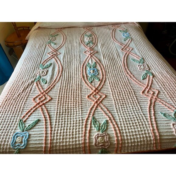 Vintage Peach & White Chenille Bedspread With Floral Design Twin/Full Size Sof - Picture 5 of 16
